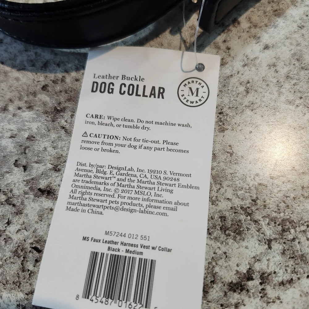 NWT Faux Leather Dog Collar. Marth Stewart . (Size 16).